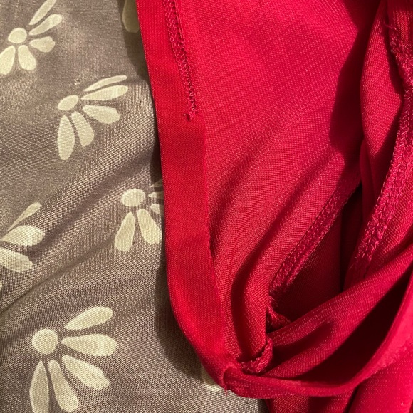 Torrid cold shoulder side-rouched magenta top sz 4 GUC - Picture 2 of 6